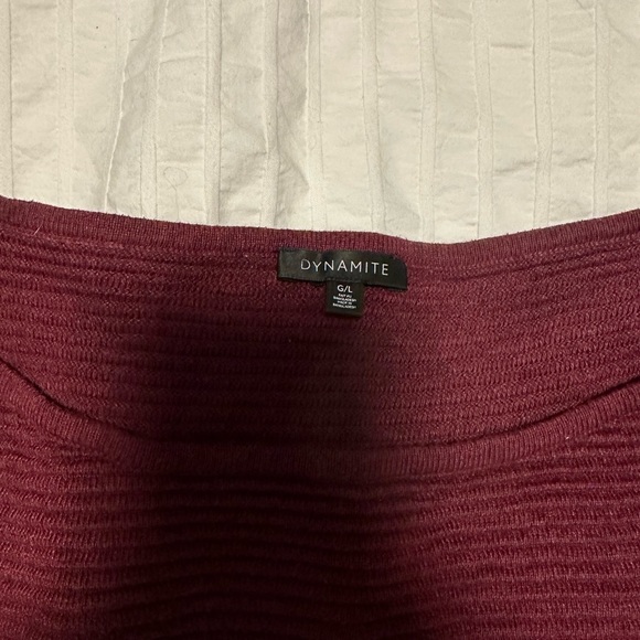 Burgundy red sweater, with 3/4 sleeves. - Picture 2 of 2